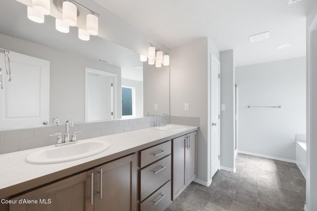 19626 E 3rd Ln, Greenacres, WA 99016