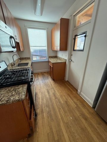 2139 W Lunt Avenue 3, Chicago, IL 60645