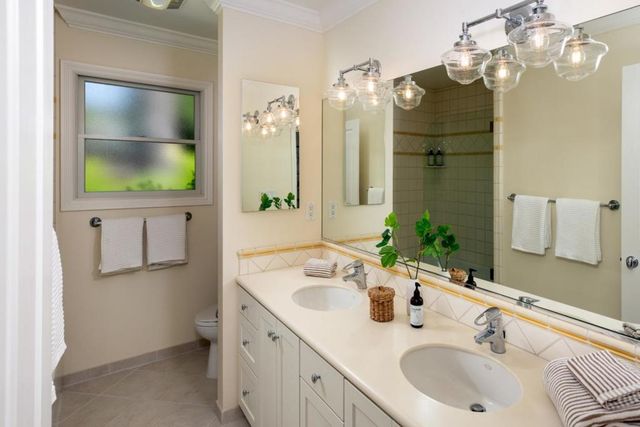 1250 Montclaire Way, Los Altos, CA 94024