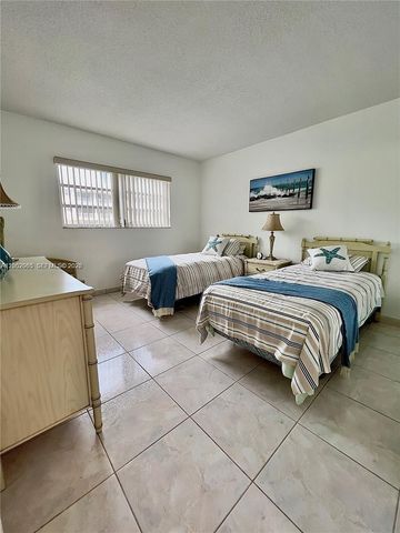 501 Blue Heron Dr 121-A, Hallandale Beach, FL 33009