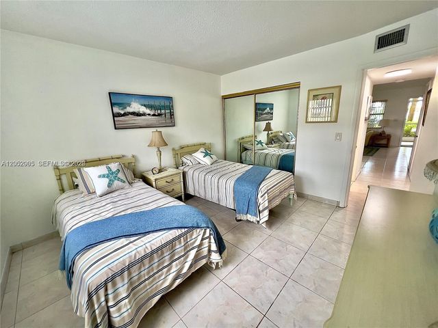 501 Blue Heron Dr 121-A, Hallandale Beach, FL 33009