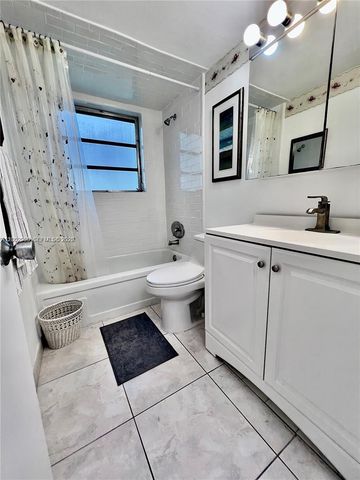 501 Blue Heron Dr 121-A, Hallandale Beach, FL 33009