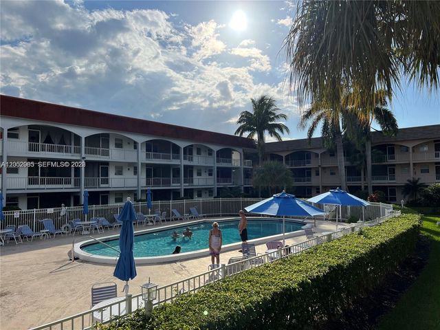 501 Blue Heron Dr 121-A, Hallandale Beach, FL 33009