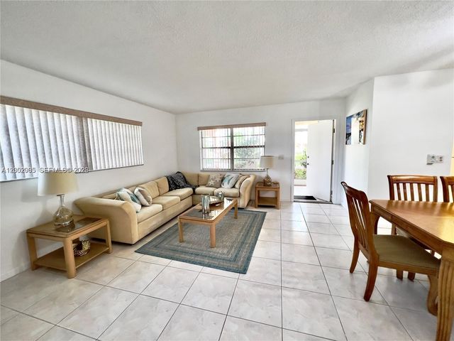 501 Blue Heron Dr 121-A, Hallandale Beach, FL 33009