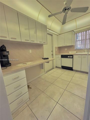 501 Blue Heron Dr 121-A, Hallandale Beach, FL 33009