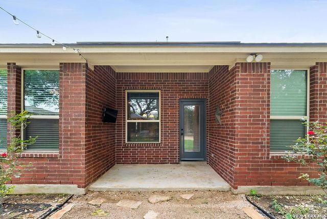 11304 MASSIVE MT, Helotes, TX 78023