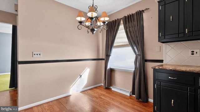 2686 SUNSET LN, York, PA 17408