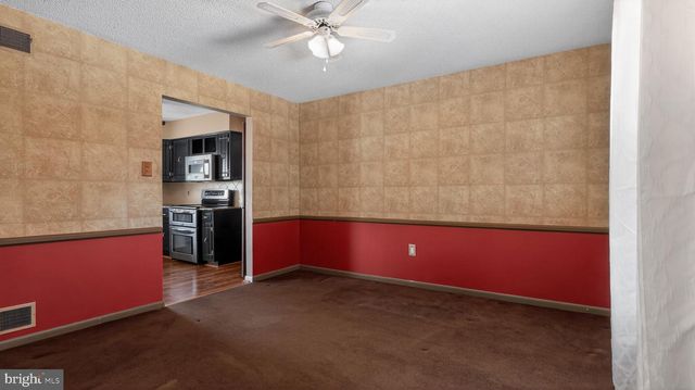 2686 SUNSET LN, York, PA 17408