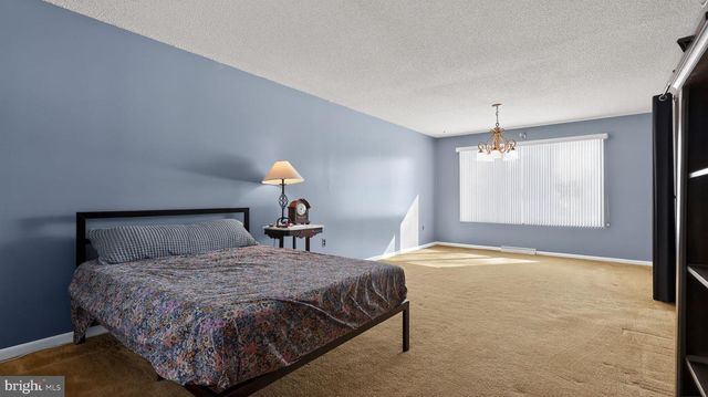 2686 SUNSET LN, York, PA 17408