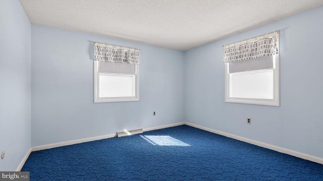 2686 SUNSET LN, York, PA 17408