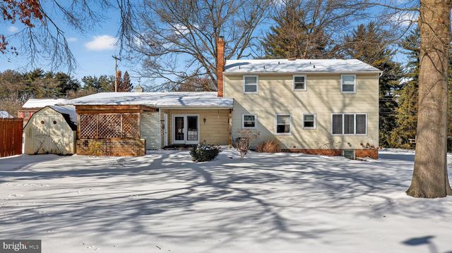 2686 SUNSET LN, York, PA 17408