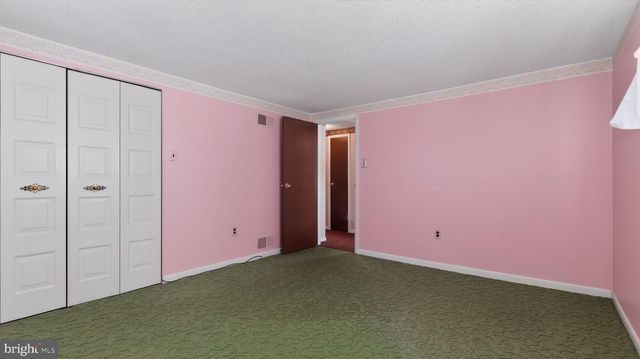 2686 SUNSET LN, York, PA 17408