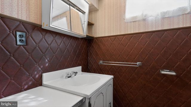 2686 SUNSET LN, York, PA 17408