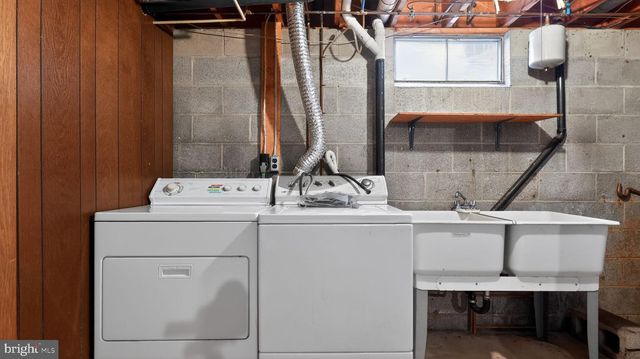 2686 SUNSET LN, York, PA 17408