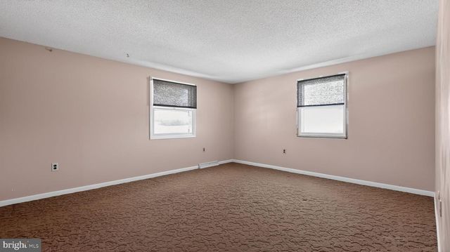 2686 SUNSET LN, York, PA 17408