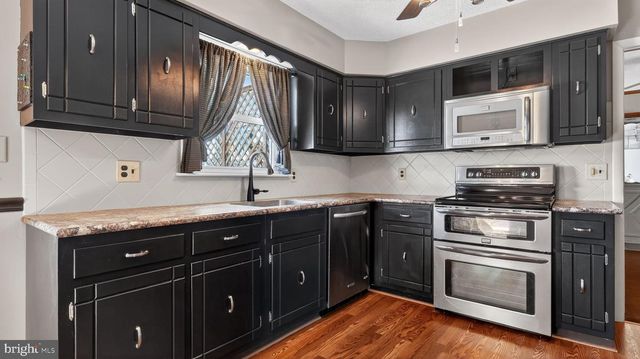 2686 SUNSET LN, York, PA 17408