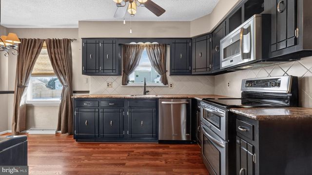 2686 SUNSET LN, York, PA 17408