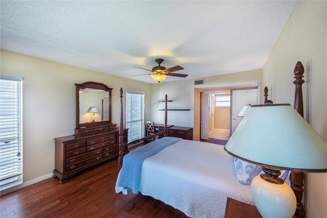 437 CERROMAR LANE 525, Venice, FL 34293