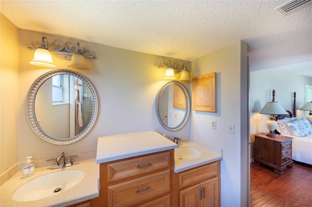 437 CERROMAR LANE 525, Venice, FL 34293