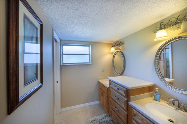 437 CERROMAR LANE 525, Venice, FL 34293