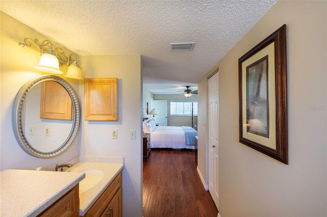 437 CERROMAR LANE 525, Venice, FL 34293