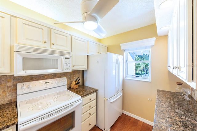 437 CERROMAR LANE 525, Venice, FL 34293