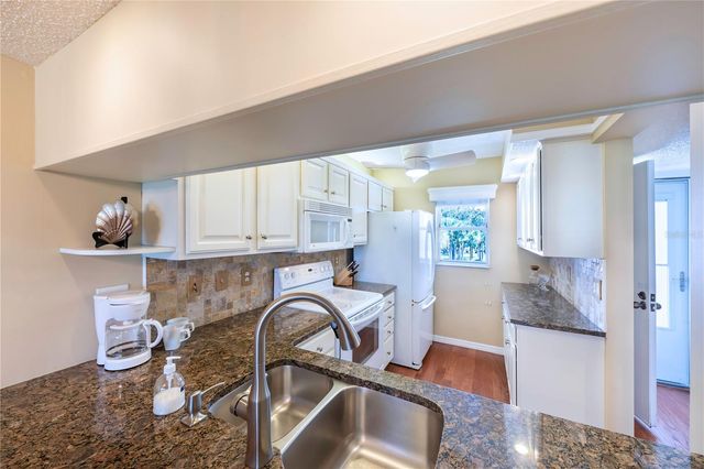 437 CERROMAR LANE 525, Venice, FL 34293