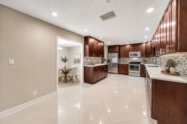 574 JUNIPER Place, Wellington, FL 33414