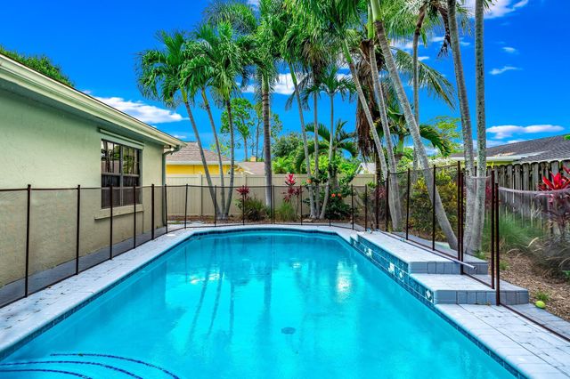 574 JUNIPER Place, Wellington, FL 33414