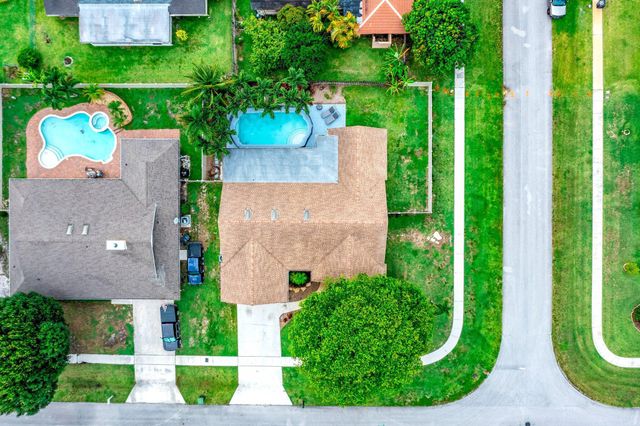 574 JUNIPER Place, Wellington, FL 33414