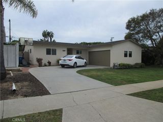 7354 W 87th Place, Los Angeles, CA 90045