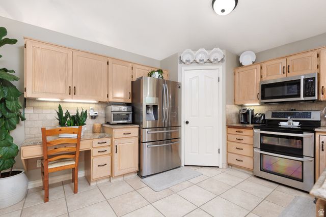 2050 E JOHNSTONE DR, Sandy, UT 84093