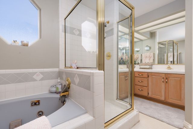 2050 E JOHNSTONE DR, Sandy, UT 84093