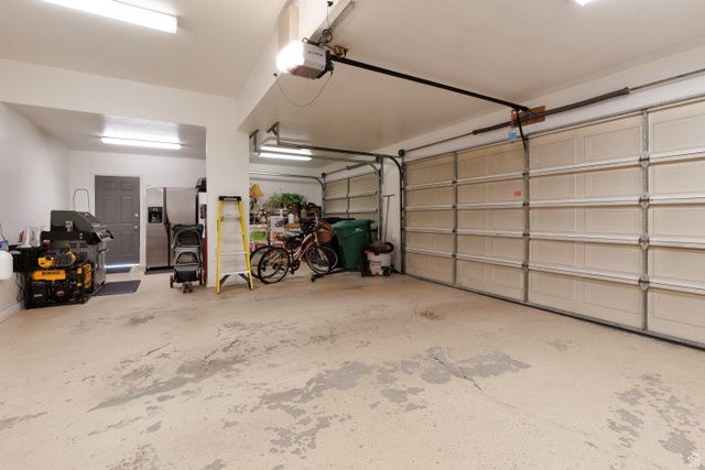 2050 E JOHNSTONE DR, Sandy, UT 84093