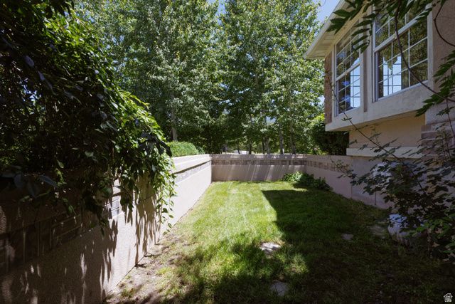 2050 E JOHNSTONE DR, Sandy, UT 84093
