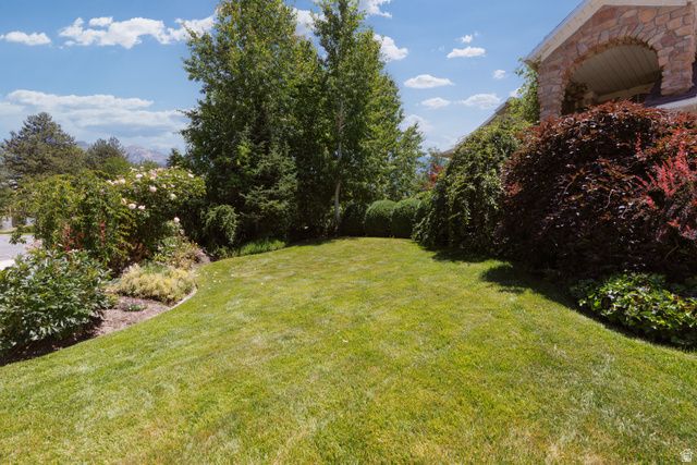 2050 E JOHNSTONE DR, Sandy, UT 84093