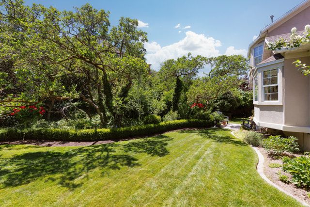2050 E JOHNSTONE DR, Sandy, UT 84093
