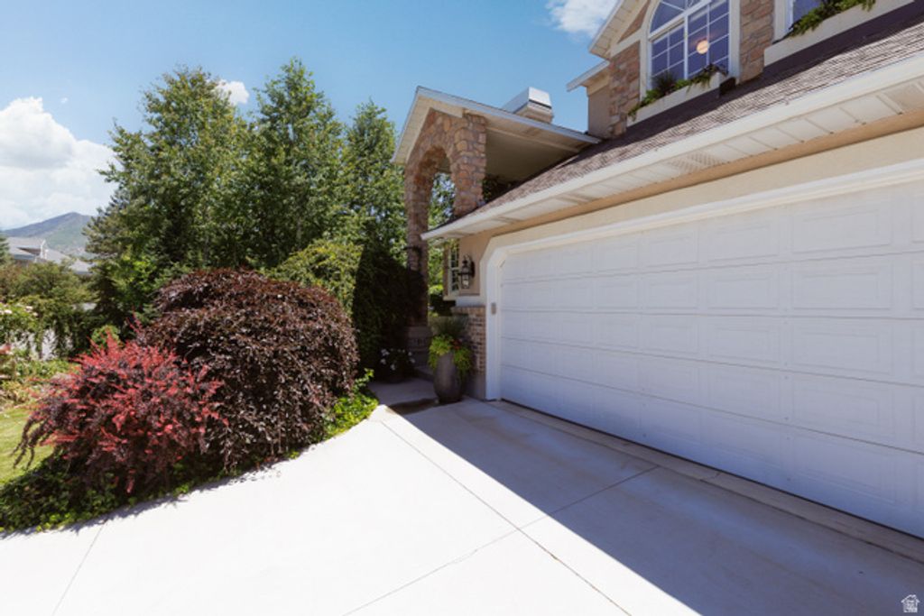 2050 E JOHNSTONE DR, Sandy, UT 84093 — photo 4