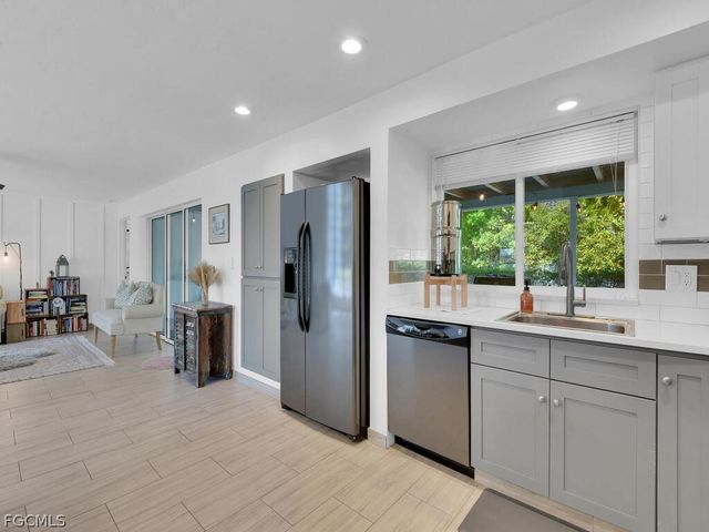 1537 Covington CIR E, Fort Myers, FL 33919