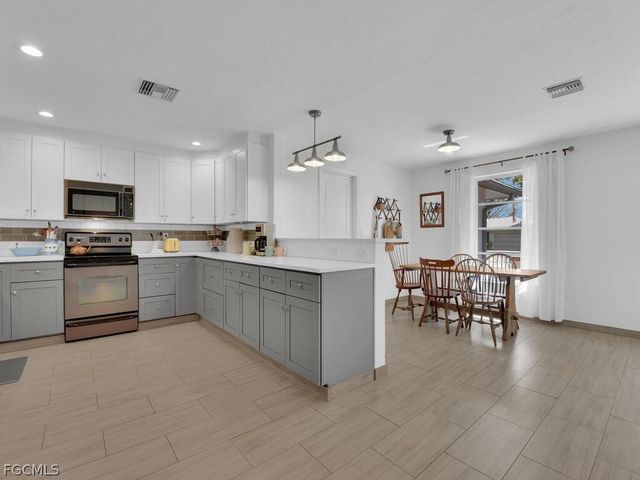 1537 Covington CIR E, Fort Myers, FL 33919