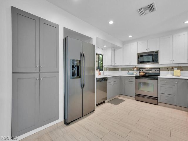 1537 Covington CIR E, Fort Myers, FL 33919