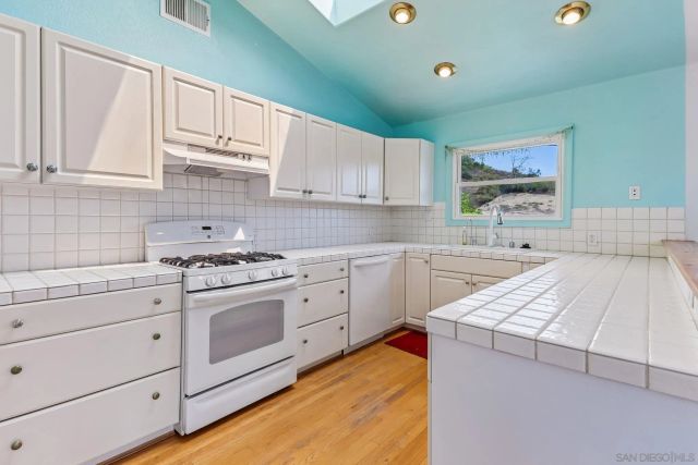 6214 Radio, San Diego, CA 92114