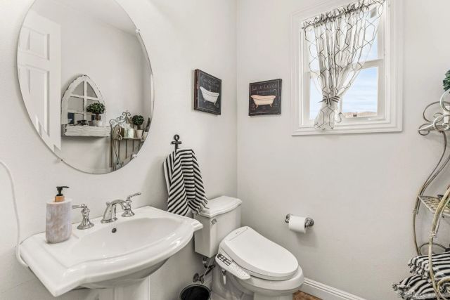 1077 Village Dr, Oceanside, CA 92057