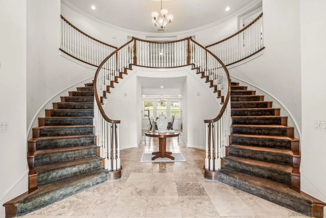 1077 Village Dr, Oceanside, CA 92057
