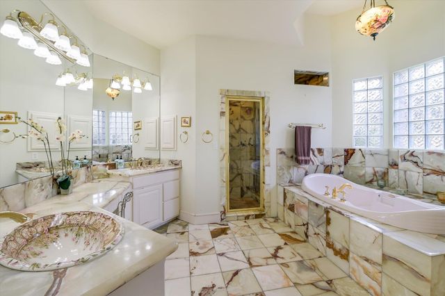 1001 Wesley Ridge DR, Spicewood, TX 78669