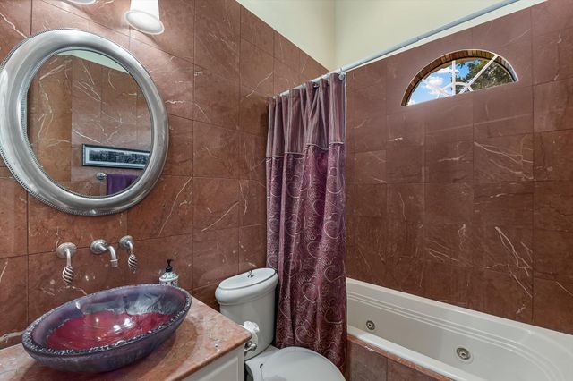 1001 Wesley Ridge DR, Spicewood, TX 78669