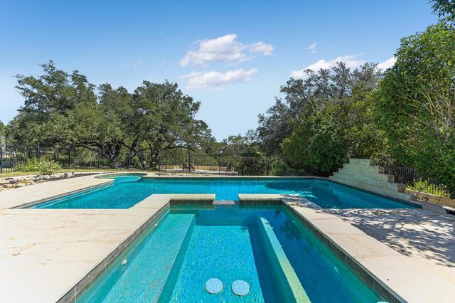 1001 Wesley Ridge DR, Spicewood, TX 78669