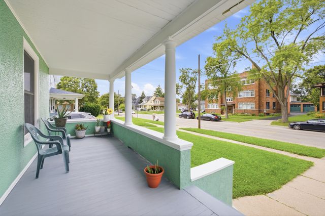 459 N Spring Street, Elgin, IL 60120