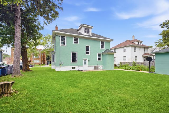 459 N Spring Street, Elgin, IL 60120