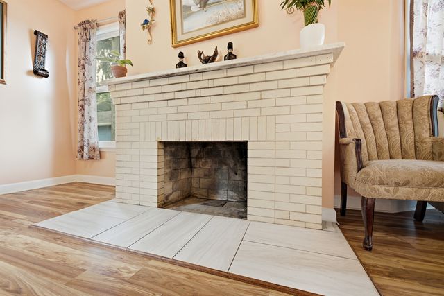 459 N Spring Street, Elgin, IL 60120